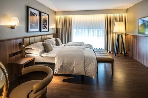 Superior Double Room | Hypo-allergenic bedding, down comforters, minibar, in-room safe