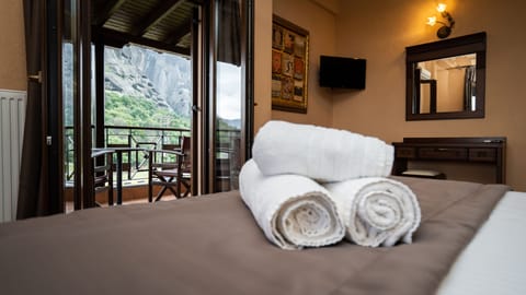 Double or Twin Room (Meteora View) | Terrace/patio