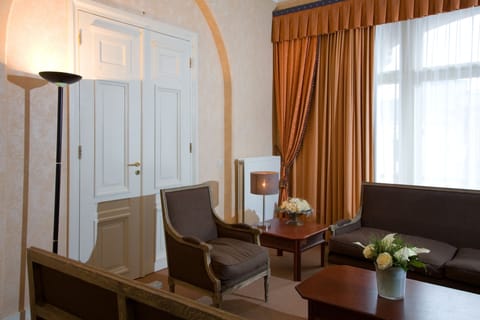 Royal Suite | Living room | Flat-screen TV