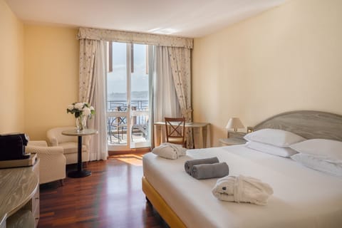 Premium Double Room, Sea View | 1 bedroom, hypo-allergenic bedding, down comforters, minibar