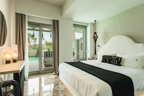 Double Suite, Private Pool, Partial Sea View | Free minibar, in-room safe, desk, blackout drapes