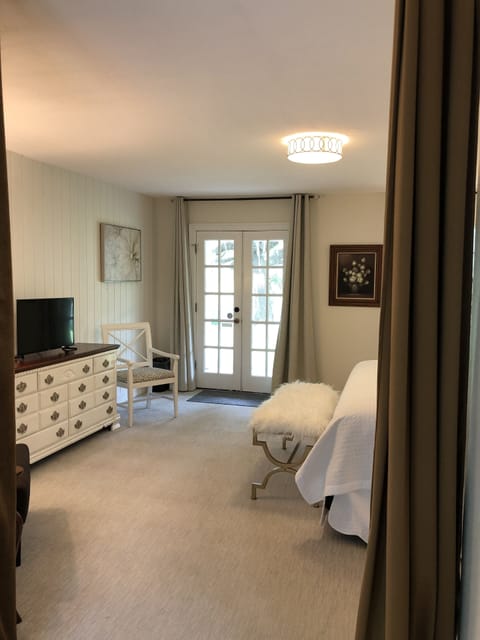 Room, Private Bathroom (5 - Martha Hillard Room - King - Mansion View - upstairs) | Blackout drapes, iron/ironing board, free WiFi, bed sheets