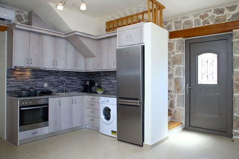 Full-size fridge, oven, stovetop, espresso maker