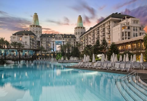 Indoor pool, 4 outdoor pools, sun loungers