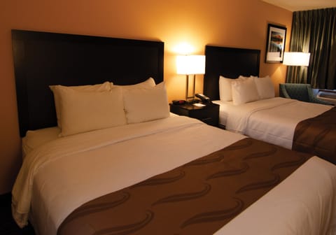 Premium bedding, desk, iron/ironing board, free WiFi