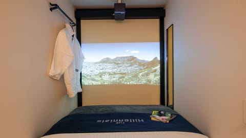 Theater Pod - All Gender (Over 18 years old) | In-room safe, laptop workspace, free WiFi