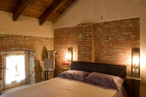 Standard Double Room, Vineyard View | Free WiFi, bed sheets
