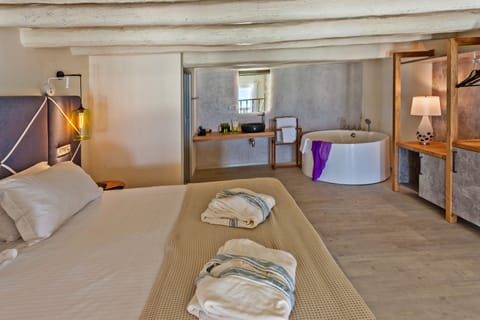 Executive Suite, Sea View (Split Level) | Premium bedding, minibar, in-room safe, individually decorated