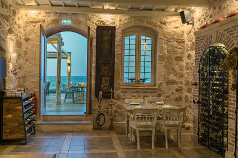 Breakfast, lunch, dinner served; ocean views