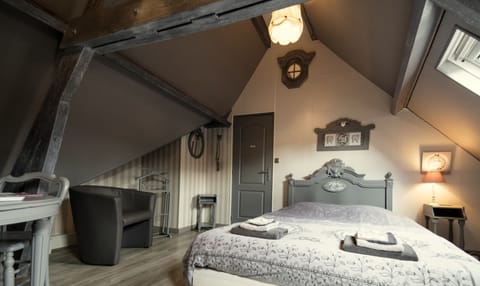 Double Room (La Shabby Chic) | Individually decorated, individually furnished, desk, blackout drapes