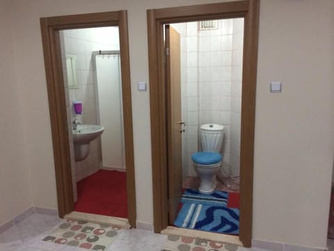 Basic Twin Room, 2 Bedrooms | Bathroom | Shower, free toiletries, towels