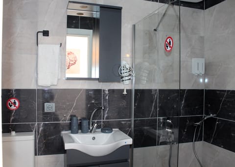 Economy Room, Patio, Garden View | Bathroom | Shower, designer toiletries, hair dryer, slippers
