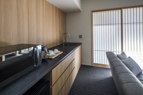 Double One Bedroom Suite with Kitchenette and Garden view – Ground Floor | Premium bedding, down comforters, minibar, in-room safe