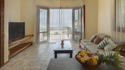 Luxury Villa, 4 Bedrooms, Ocean View, Beachfront | In-room dining