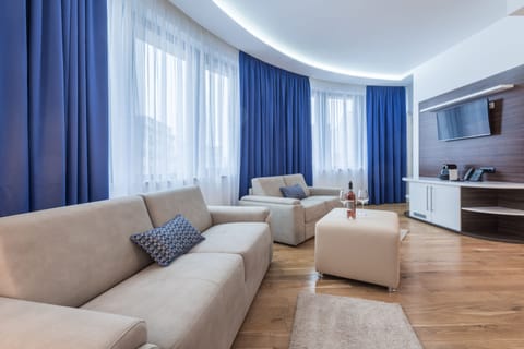 Family Suite, 1 Bedroom | Living area | Flat-screen TV