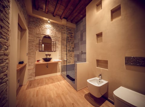 Design Suite, Garden View | Bathroom | Designer toiletries, hair dryer, bidet, towels