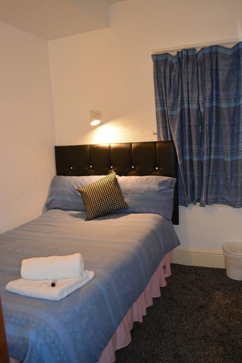 Comfort Double Room, 1 Double Bed, Ensuite (Room 9) | Iron/ironing board, free WiFi, bed sheets