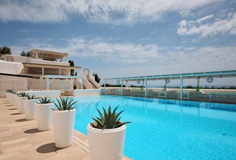 Seasonal outdoor pool, a rooftop pool, pool umbrellas, sun loungers