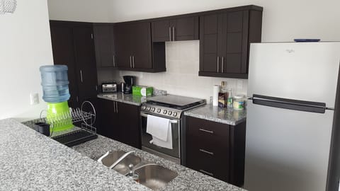 House, 3 Bedrooms | Private kitchen | Full-size fridge, microwave, oven, stovetop