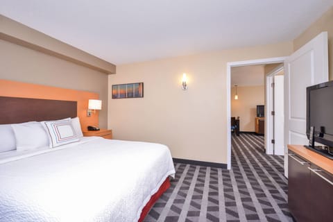 Suite, 2 Bedrooms | Premium bedding, desk, blackout drapes, iron/ironing board