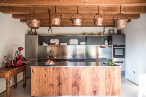 Coffee/tea maker, electric kettle