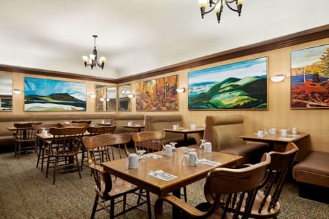 Breakfast and lunch served