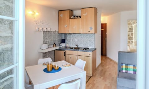 Deluxe Apartment, 1 Bedroom, Sea View | Private kitchen | Fridge, stovetop, electric kettle, cookware/dishes/utensils