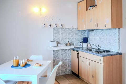 Deluxe Apartment, 1 Bedroom, Sea View | Private kitchen | Fridge, stovetop, electric kettle, cookware/dishes/utensils