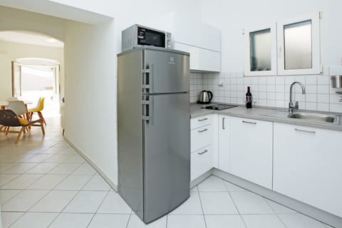 Superior Apartment, 2 Queen Beds, 2 Bathrooms | Private kitchen | Fridge, stovetop, electric kettle, cookware/dishes/utensils