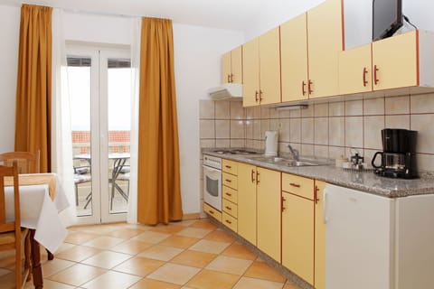 Superior Apartment, 2 Bedrooms | Private kitchenette | Fridge, stovetop, highchair, cookware/dishes/utensils