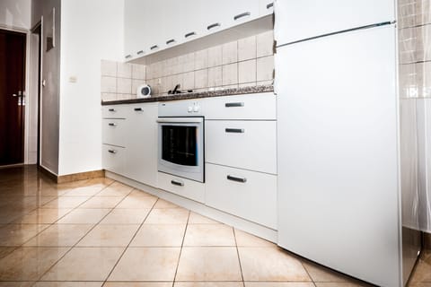 Superior Apartment, 2 Bedrooms | Private kitchenette | Fridge, stovetop, highchair, cookware/dishes/utensils