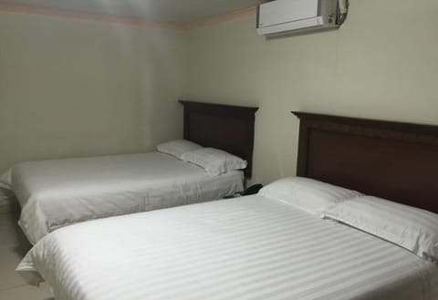 Double Room, 2 Double Beds | Free WiFi, bed sheets