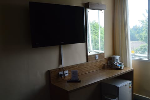 Premier Double Room, 1 Double Bed, Refrigerator | Room amenity