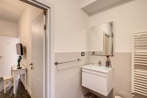 Premium Double Room | Bathroom sink