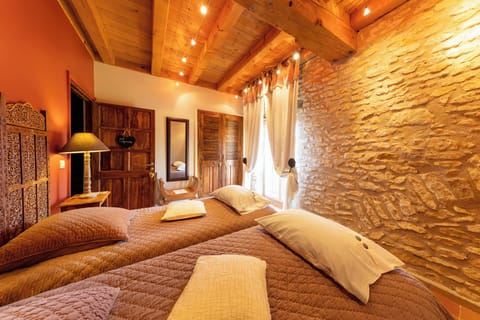 Superior Twin Room, Ensuite, Park View (chambre Capucine) | Individually decorated, individually furnished, blackout drapes