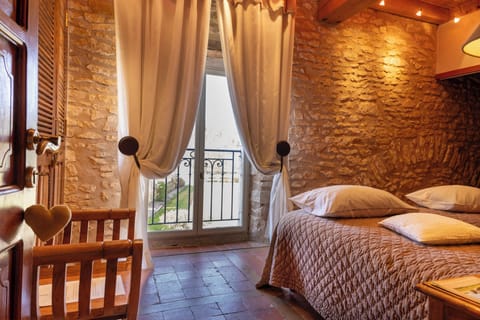 Superior Twin Room, Ensuite, Park View (chambre Capucine) | Individually decorated, individually furnished, blackout drapes