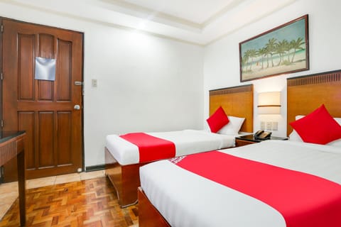 Deluxe Twin Room | Desk, free WiFi