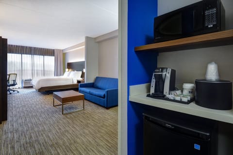 Suite, 1 King Bed, Accessible (Mobility) | In-room safe, desk, iron/ironing board, free cribs/infant beds