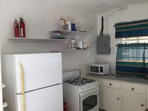 Cottage, Multiple Beds, Kitchen | Private kitchen | Fridge, microwave, oven, stovetop