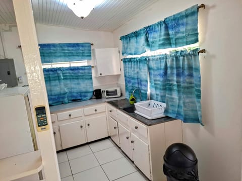 Cottage, Multiple Beds, Kitchen | Private kitchen | Fridge, microwave, oven, stovetop