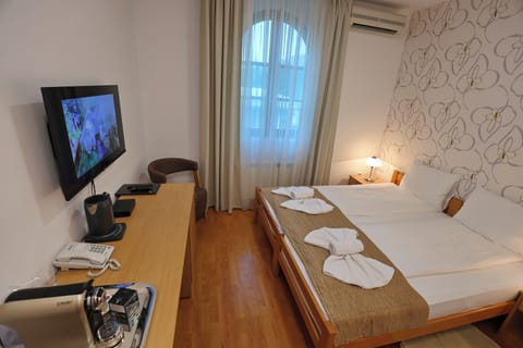 Classic Double Room | Minibar, in-room safe, individually furnished, desk