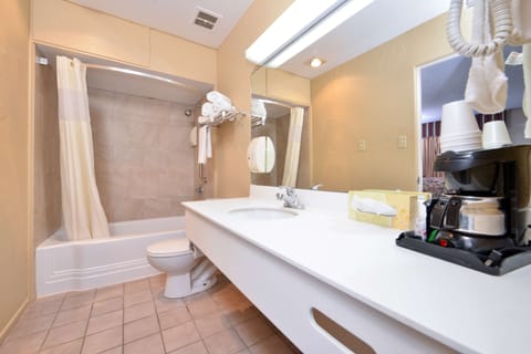 Suite, 1 King Bed, Non Smoking | Bathroom | Combined shower/tub, free toiletries, hair dryer, towels