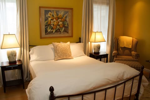 Room, 1 Queen Bed, Accessible (The Smithfield Room) | 1 bedroom, premium bedding, down comforters, pillowtop beds