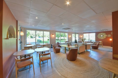 Daily buffet breakfast (EUR 14.90 per person)