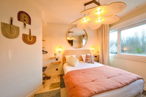 Premium bedding, desk, soundproofing, free WiFi