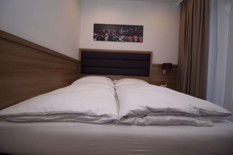 Double or Twin Room | Soundproofing, iron/ironing board, free WiFi, bed sheets