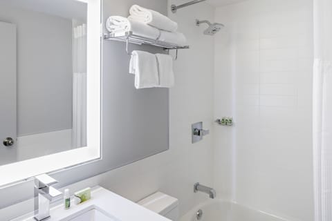 Combined shower/tub, designer toiletries, hair dryer, towels