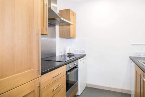 Apartment, 1 Bedroom, Ensuite | Desk, free WiFi, bed sheets