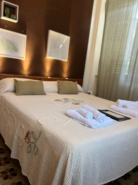 Double Room | Iron/ironing board, free WiFi, bed sheets