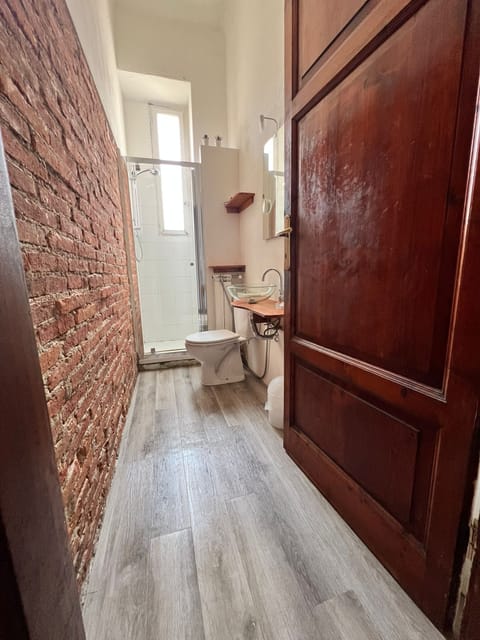 Double Room | Bathroom | Separate tub and shower, free toiletries, hair dryer, towels